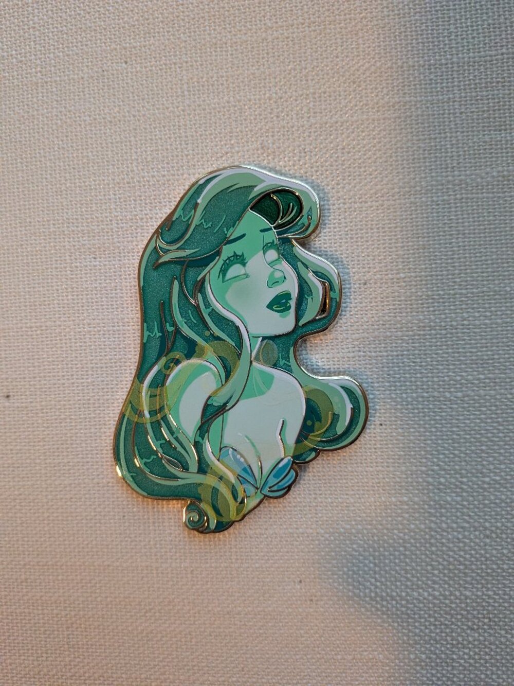 Ariel Entranced pin